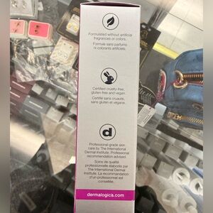 dermalogica Overnight Retinol Repair - White & Magenta Box